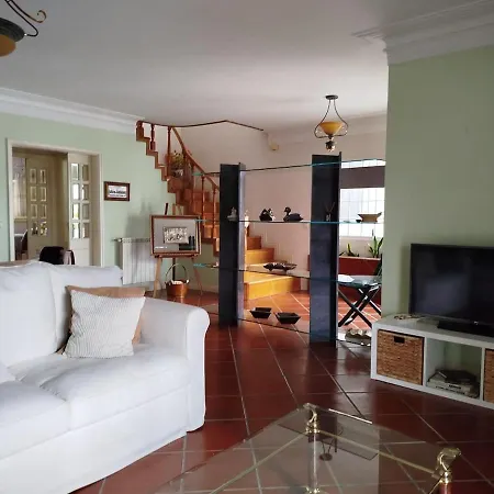 Nyaraló Casa Rua Dos Loureiros *